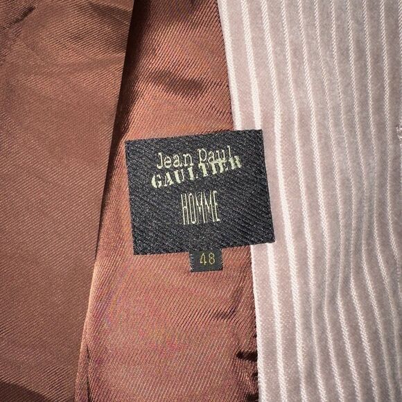 Stunning 3 button JPG - Picture 3 of 4